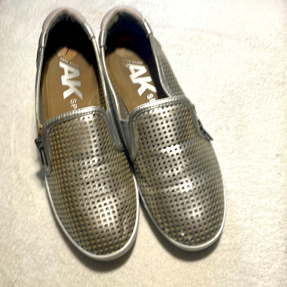 AK Sport silver sneakers size 7